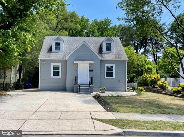 918 Nichols Drive Laurel, MD 20707 - Photo 3 of 107 Front Driveway