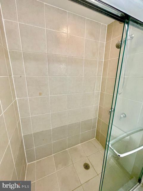 918 Nichols Drive Laurel, MD 20707 - Photo 40 of 107 Master Bathroom Main Floor