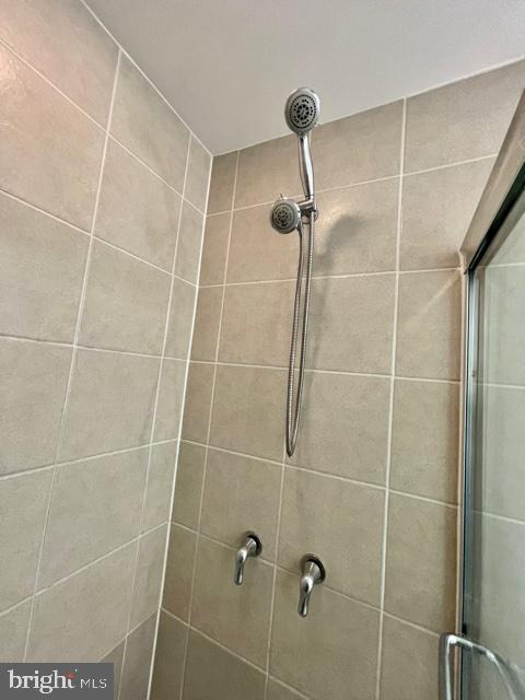 918 Nichols Drive Laurel, MD 20707 - Photo 42 of 107 Master Bathroom Main Floor