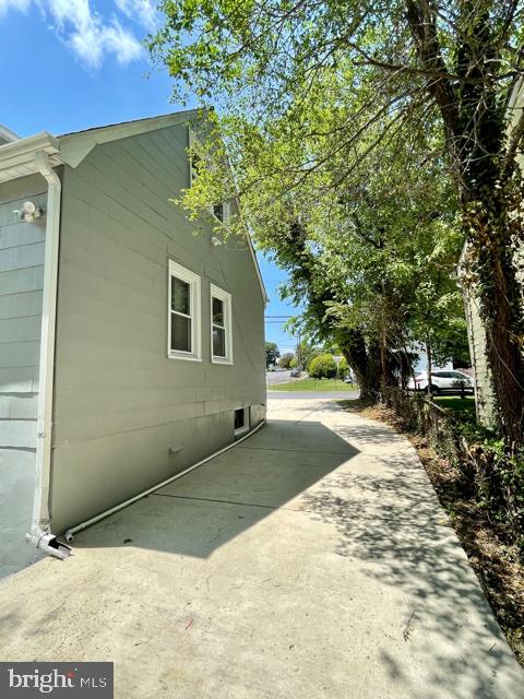 918 Nichols Drive Laurel, MD 20707 - Photo 8 of 107 Side Driveway