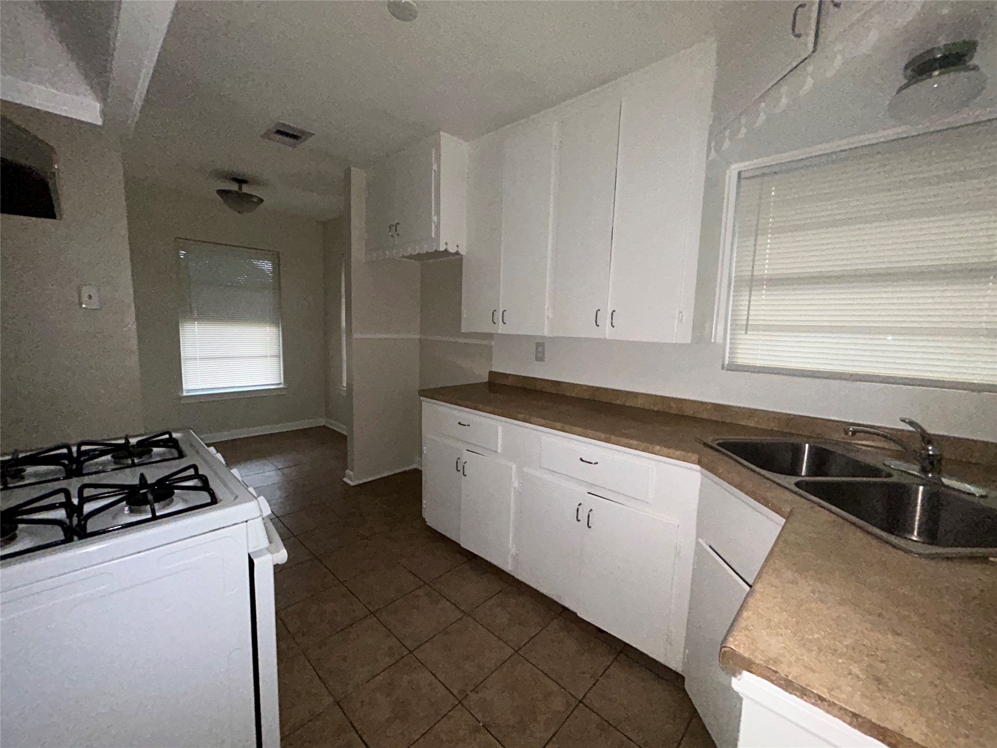 7655 El Rancho Street Houston, TX 77087 - Photo 3 of 13
