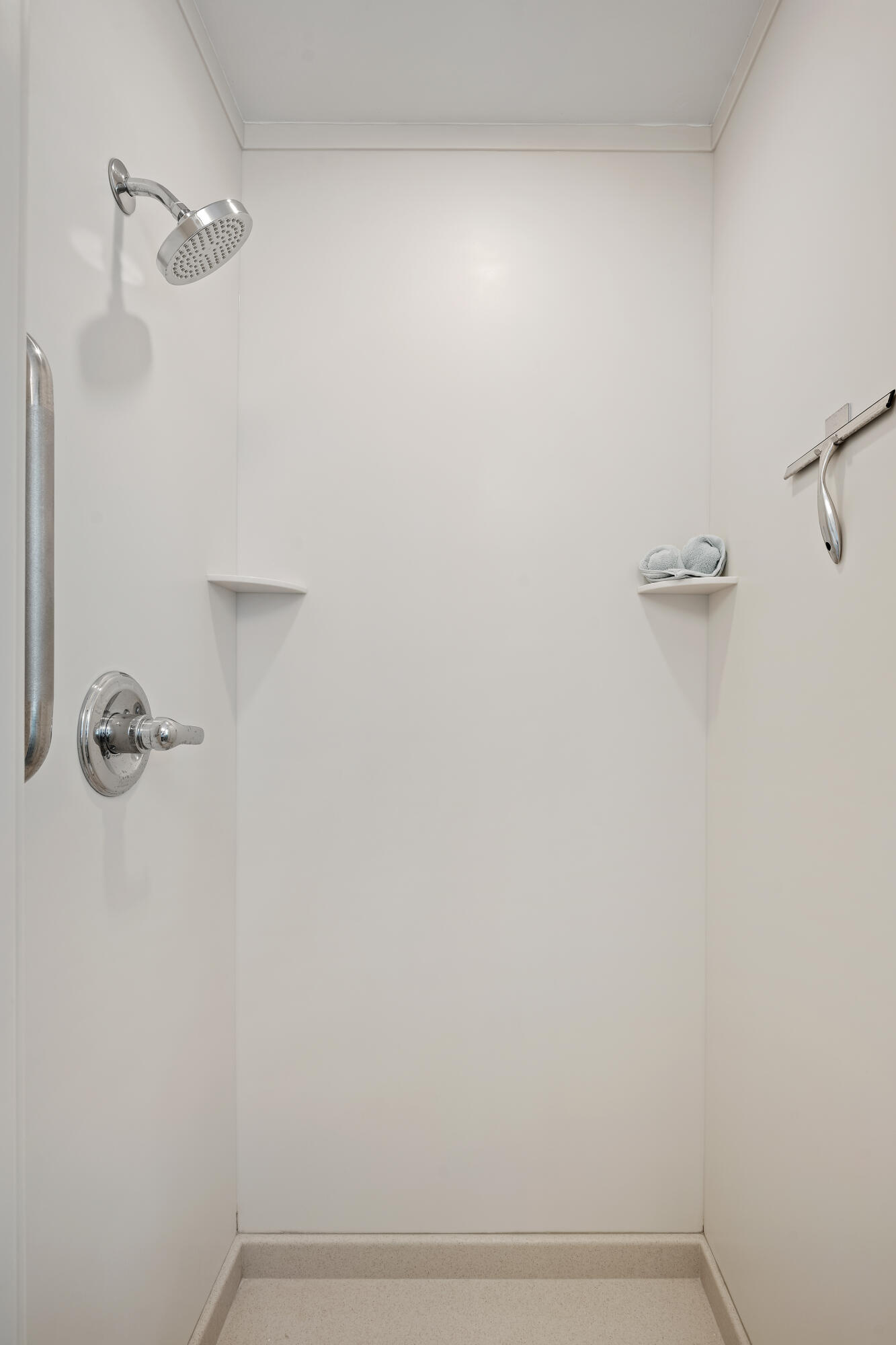 1046 Fairway Road Montecito, CA 93108 - Photo 17 of 24 17 - Primary Bathroom