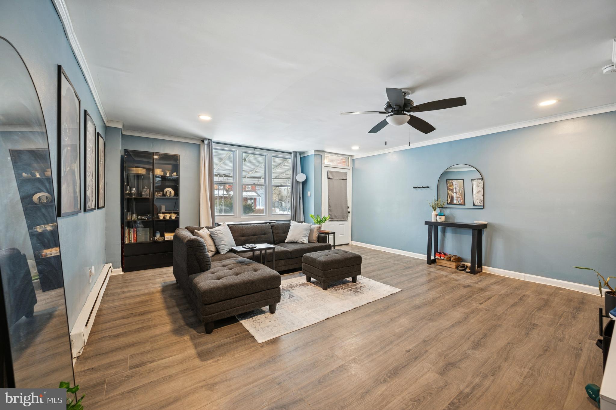 huge living room to welcome you