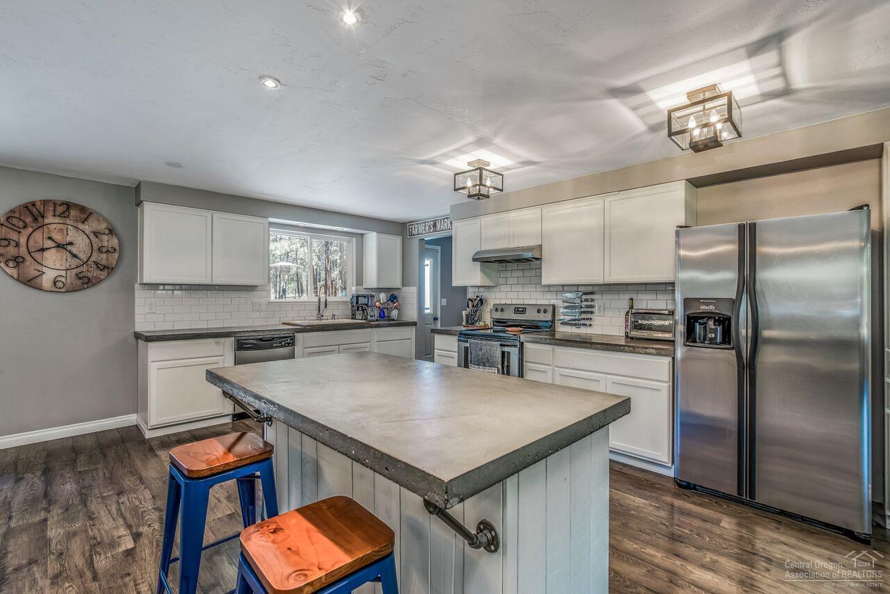 60015 Navajo Road Bend, OR 97702 - Photo 5 of 25 Additional Photo