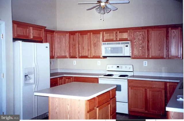 a view of empty room with a window