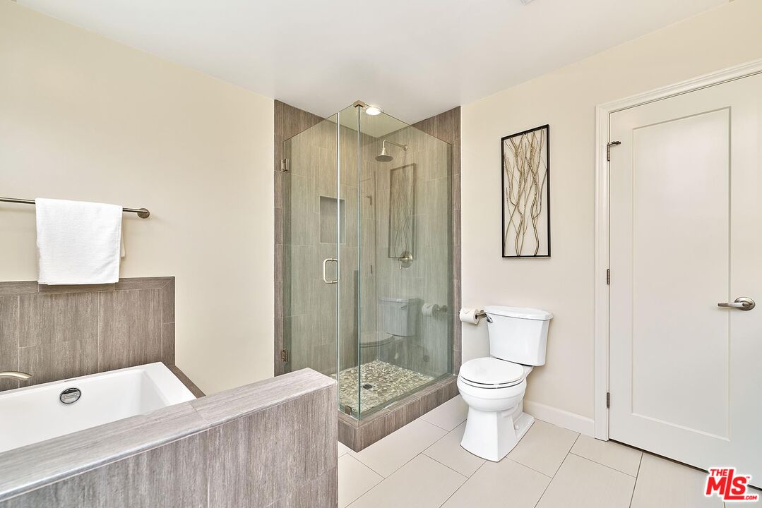 12041 Weatherby Road Los Alamitos, CA 90720 - Photo 23 of 32