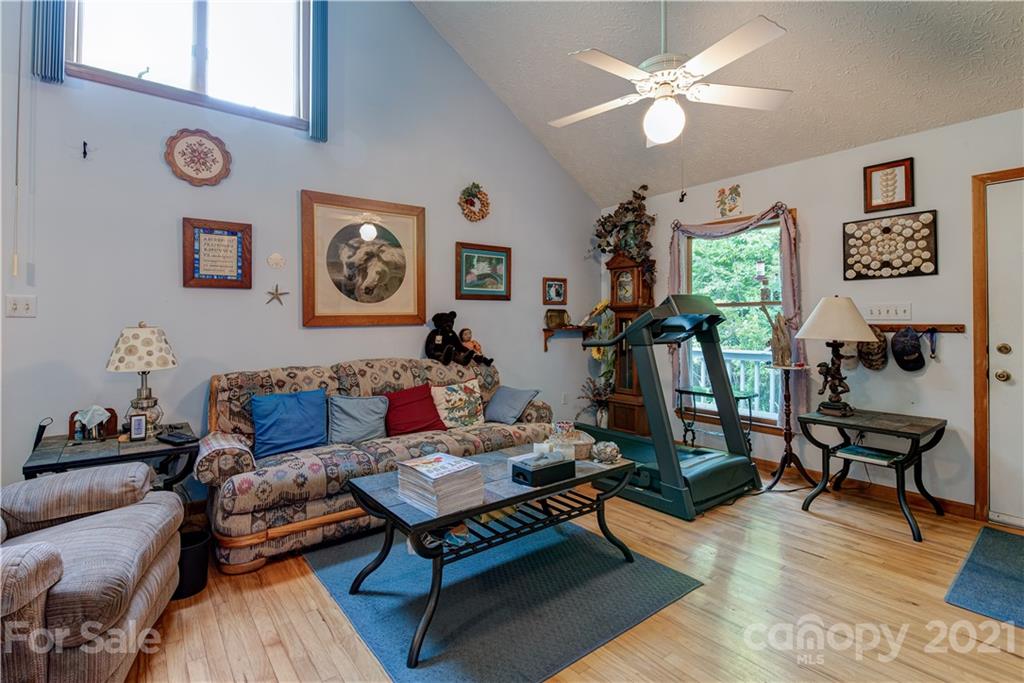 624 Old Fort Road Fairview, NC 28730 - Photo 8 of 34 Gallery Image 8