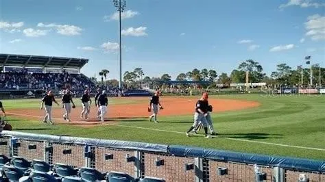 a park view with a sitting space and garden view