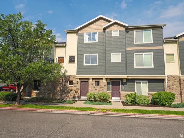 $389,000 | 8292 Bellingham Drive, Sandy, UT 84070