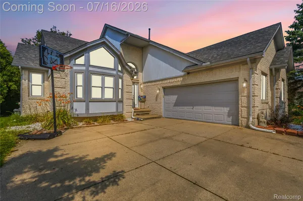 $470,000 | 52279 Matterhorn Drive, Macomb, MI 48042