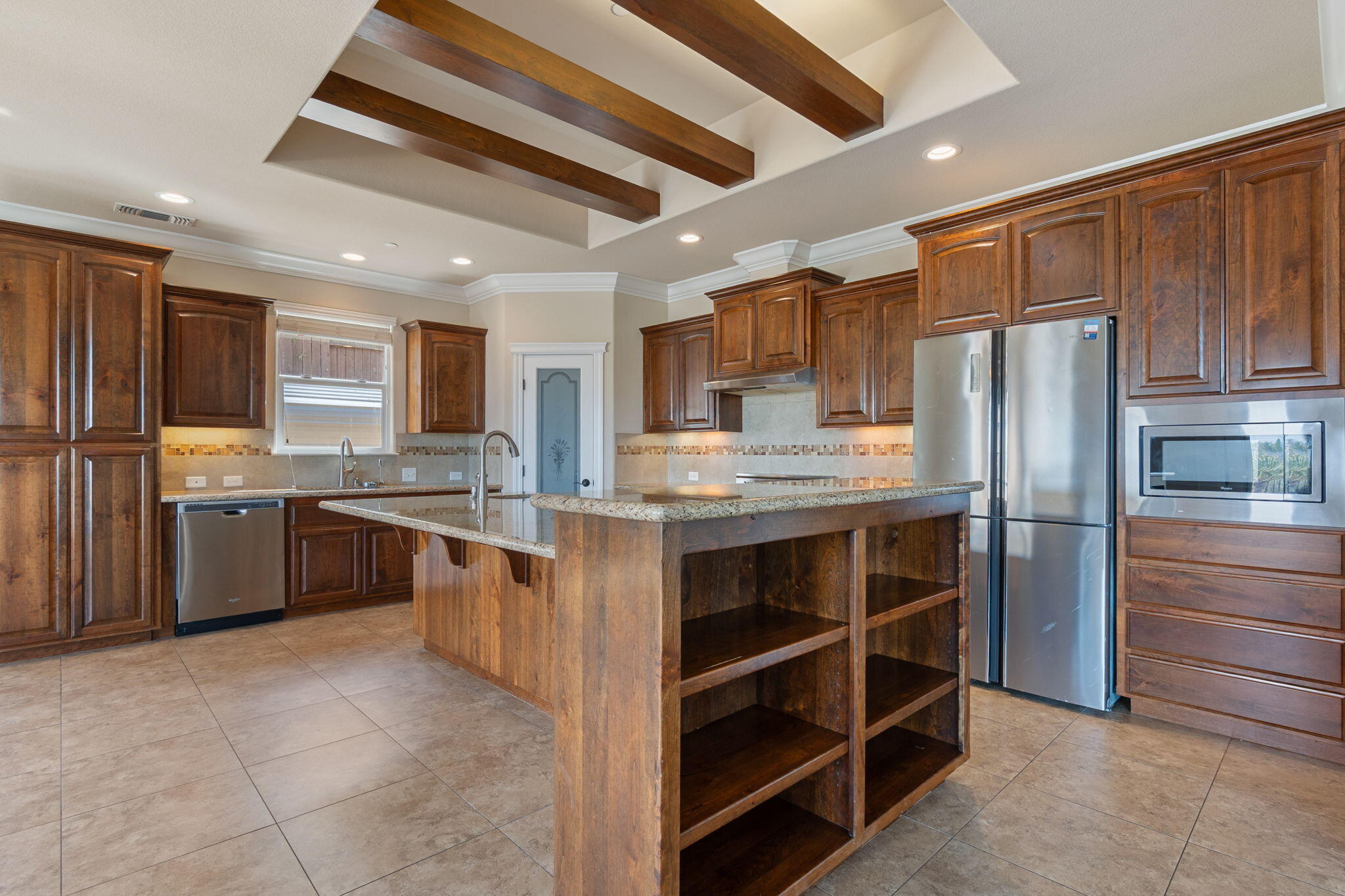 372 Stinson Loop Redding, CA 96003 - Photo 15 of 79 Kitchen