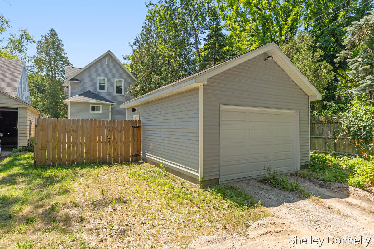 847 Innes Street Northeast Grand Rapids, MI 49503 - Photo 40 of 48 Alley parking!