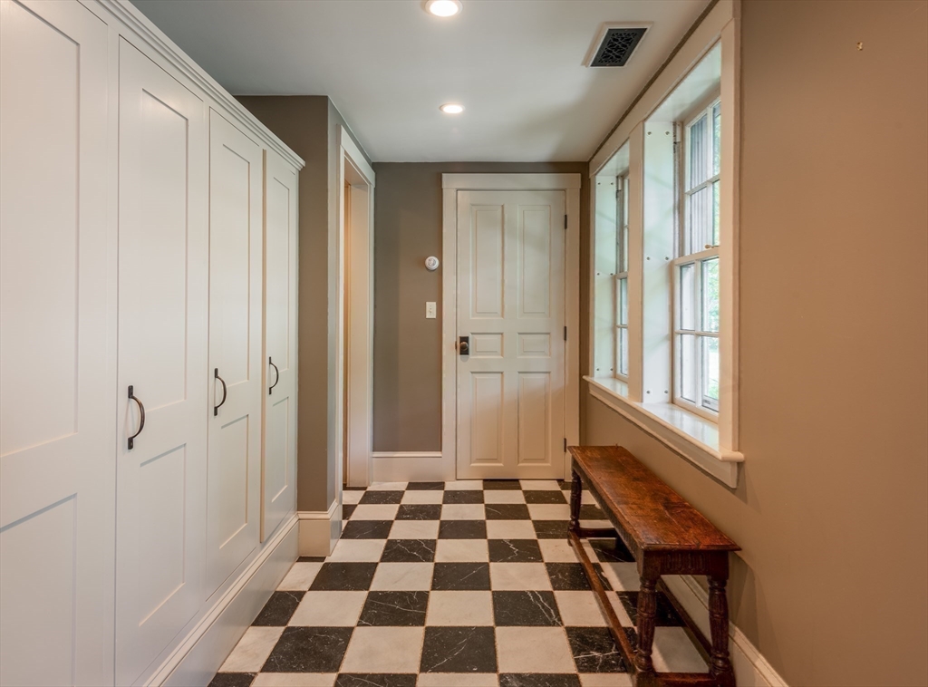 675 Bay Road Hamilton, MA 01982 - Photo 12 of 36