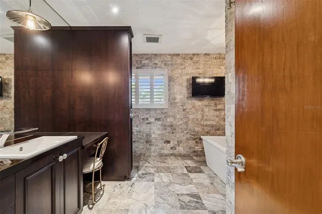 $500,000 | 401 Old Mill Pond Road, Palm Harbor, FL 34683