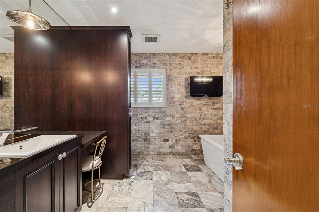 401 Old Mill Pond Road Palm Harbor, FL 34683 - Photo 49 of 75