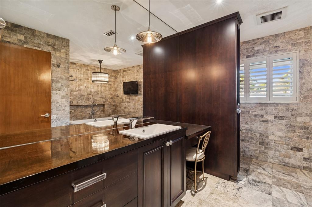 401 Old Mill Pond Road Palm Harbor, FL 34683 - Photo 51 of 75