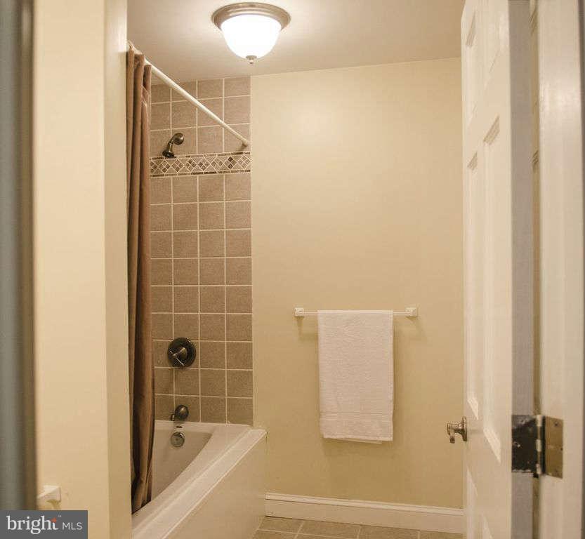 10506 Samona Road Cockeysville, MD 21030 - Photo 24 of 30 Full bath in upstairs hallway