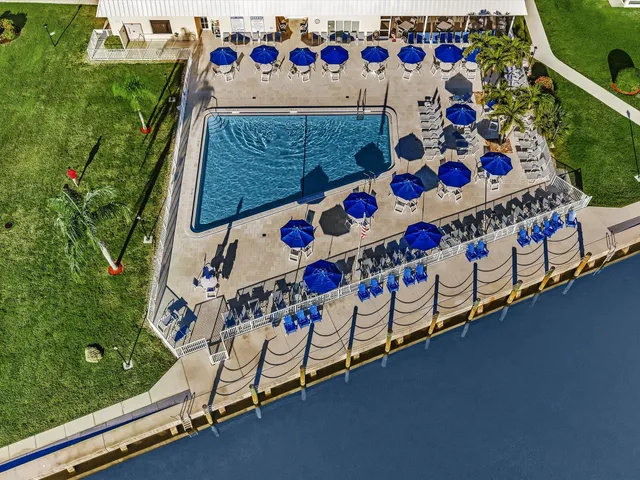 $174,900 | 33 Colonial Club Drive, Unit 203, Boynton Beach, FL 33435