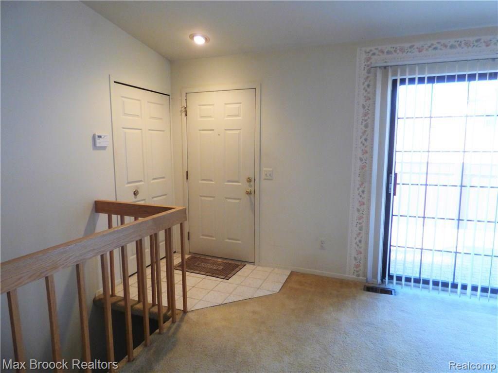 22102 Edgewater Novi, MI 48375 - Photo 8 of 26 P1030036.JPG
