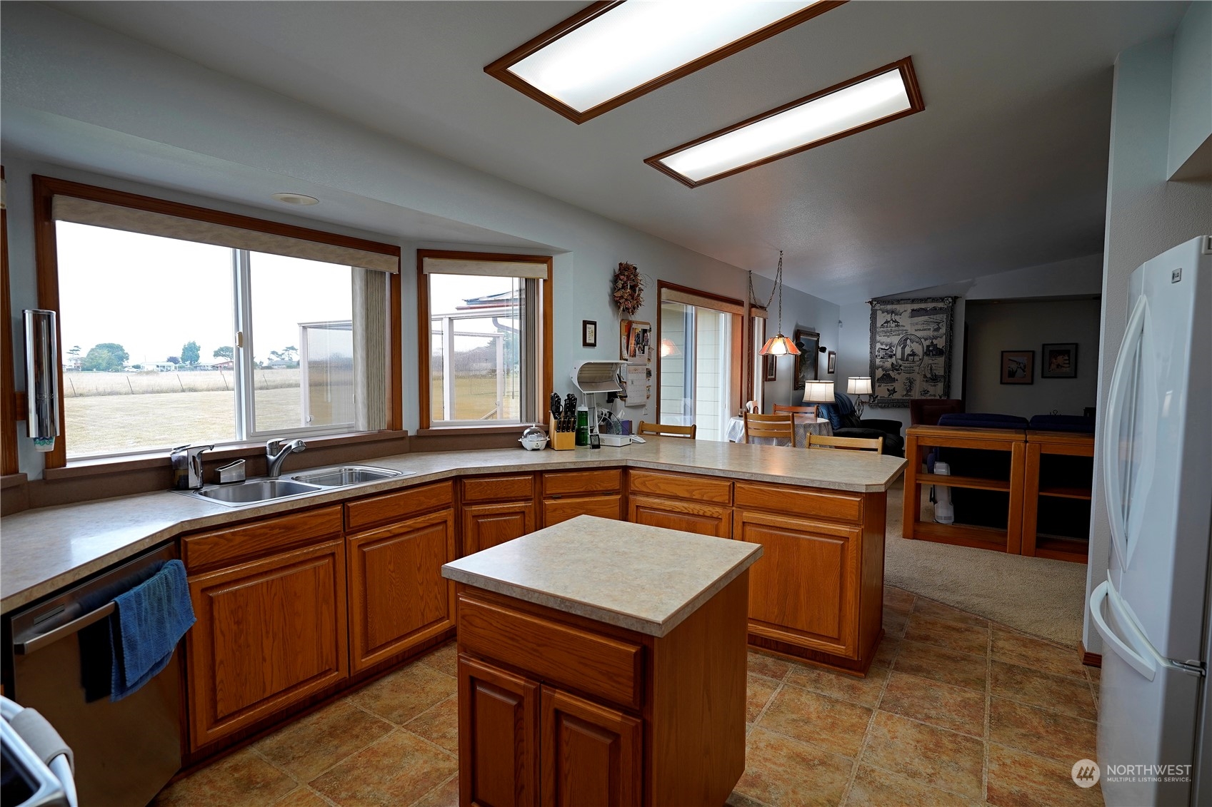 123 East Anderson Road Sequim, WA 98382 - Photo 11 of 40 a kitchen with a sink stove and cabinets
