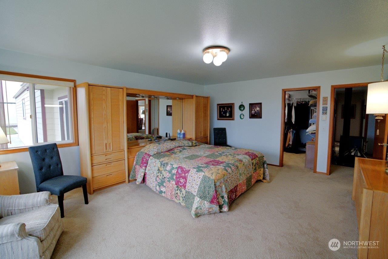 123 East Anderson Road Sequim, WA 98382 - Photo 21 of 40 a spacious bedroom with a bed and a couch