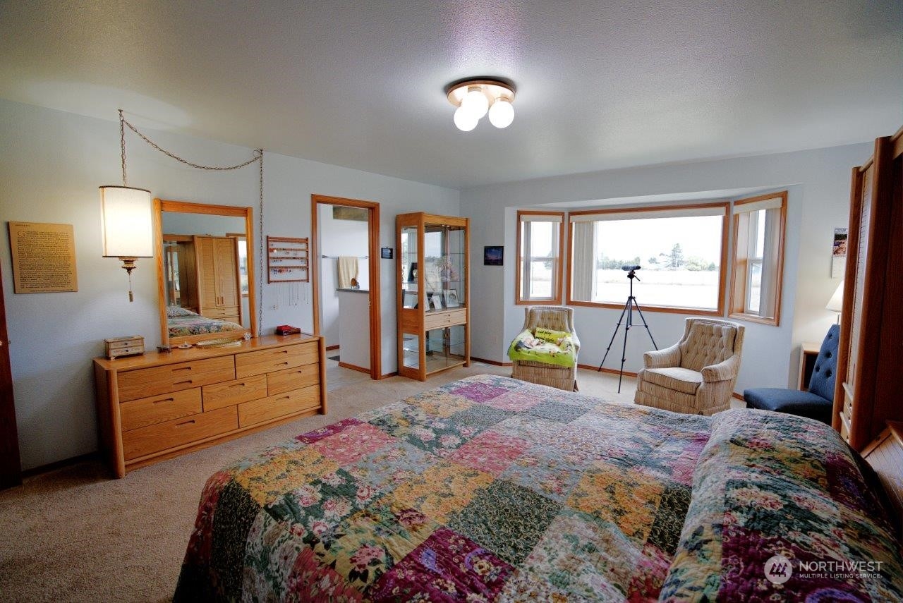 123 East Anderson Road Sequim, WA 98382 - Photo 22 of 40 a bed room with a bed and a chair