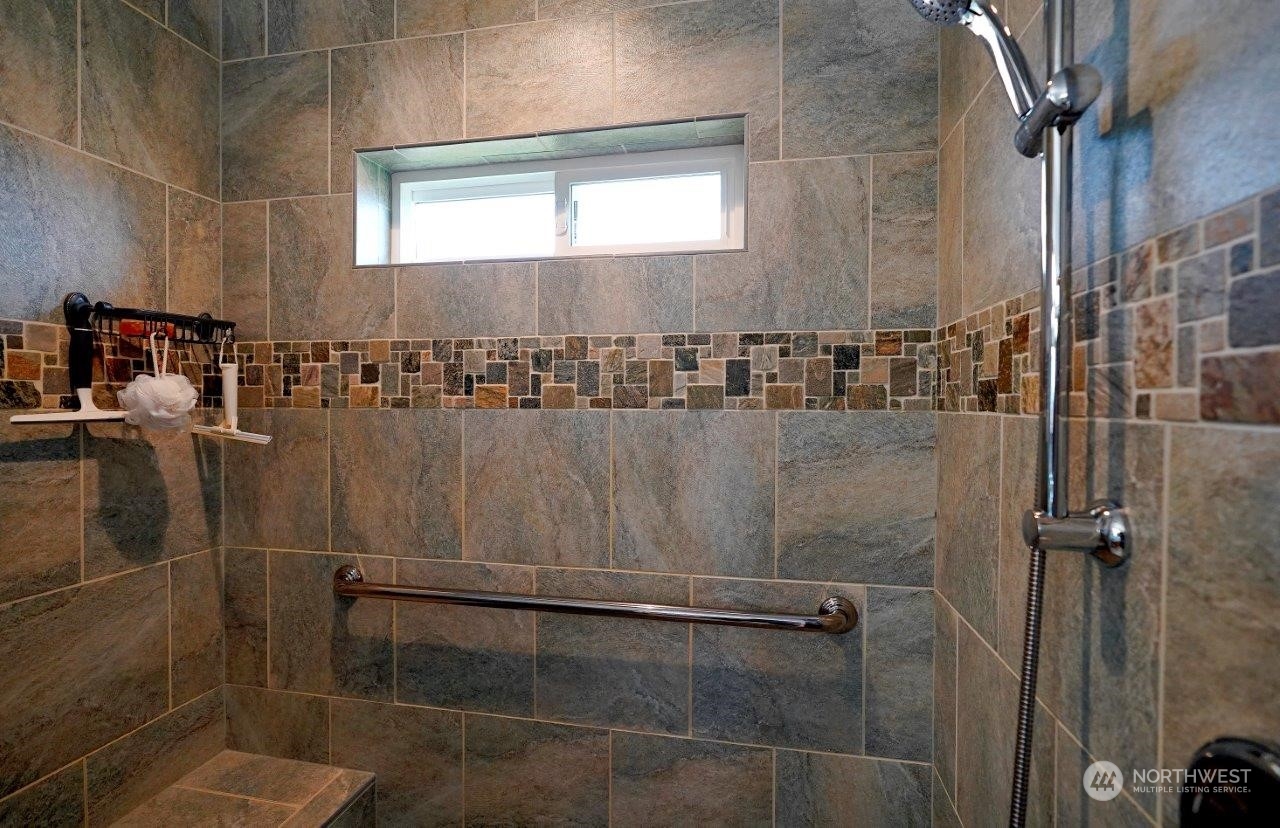 123 East Anderson Road Sequim, WA 98382 - Photo 24 of 40 a bathroom with a shower