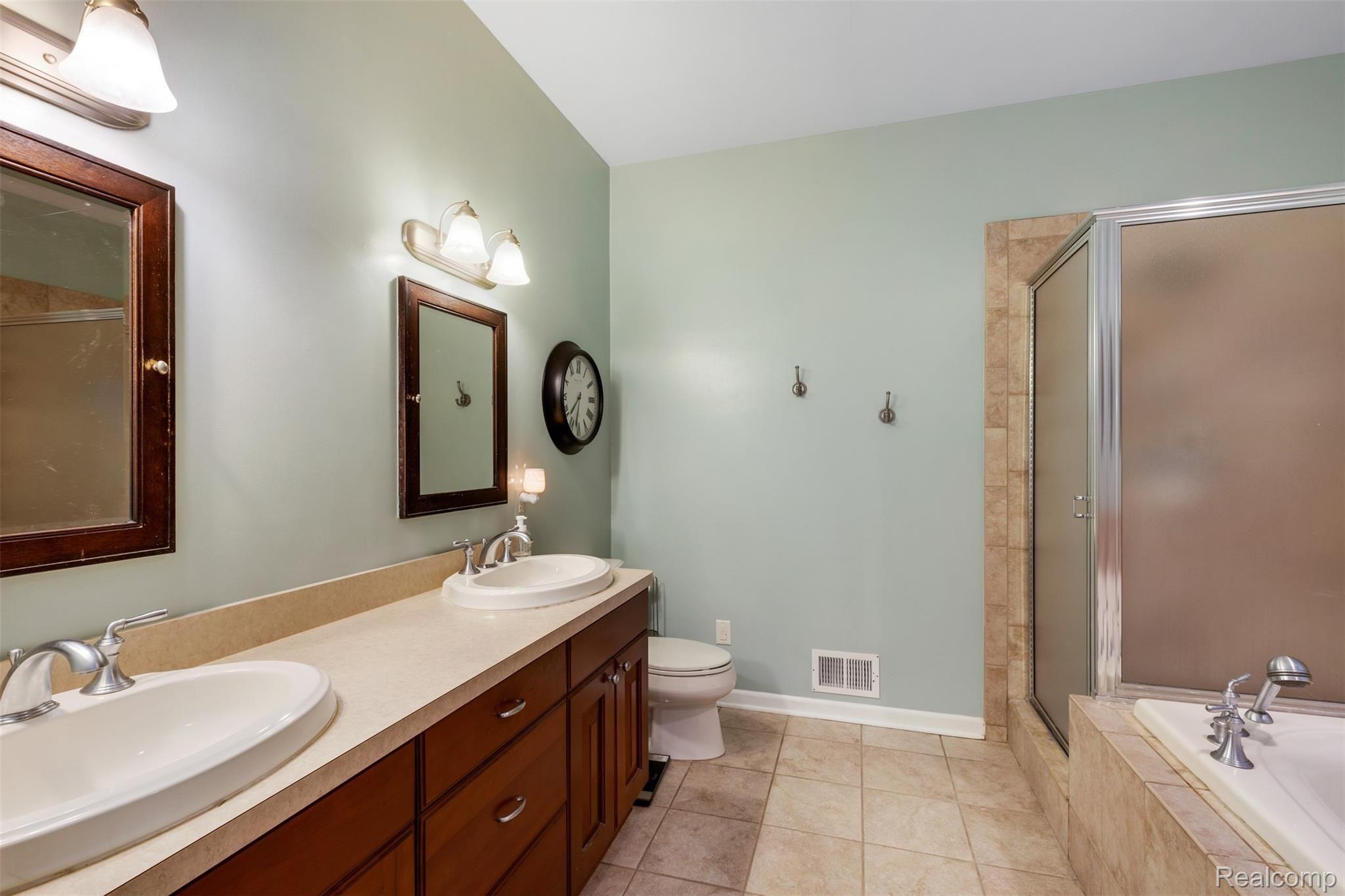 17651 Meridian Road Grosse Ile, MI 48138 - Photo 29 of 52 XA9A0426 Output.jpg