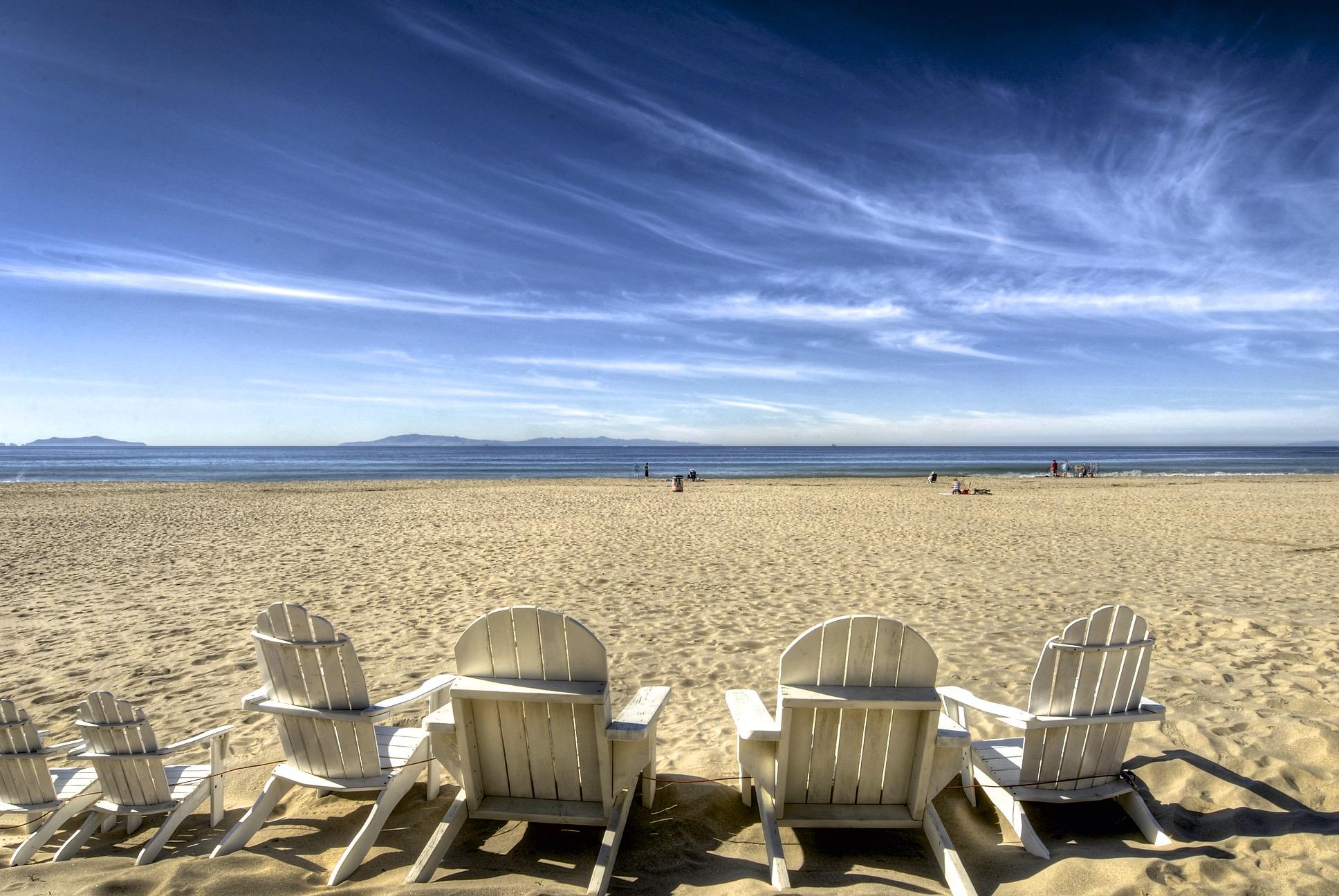 867 Mandalay Beach Road Oxnard, CA 93035 - Photo 2 of 27 a view of an ocean and beach
