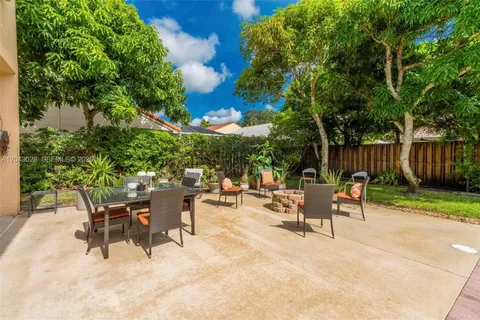 $1,100,000 | 10777 Charleston Place, Cooper City, FL 33026