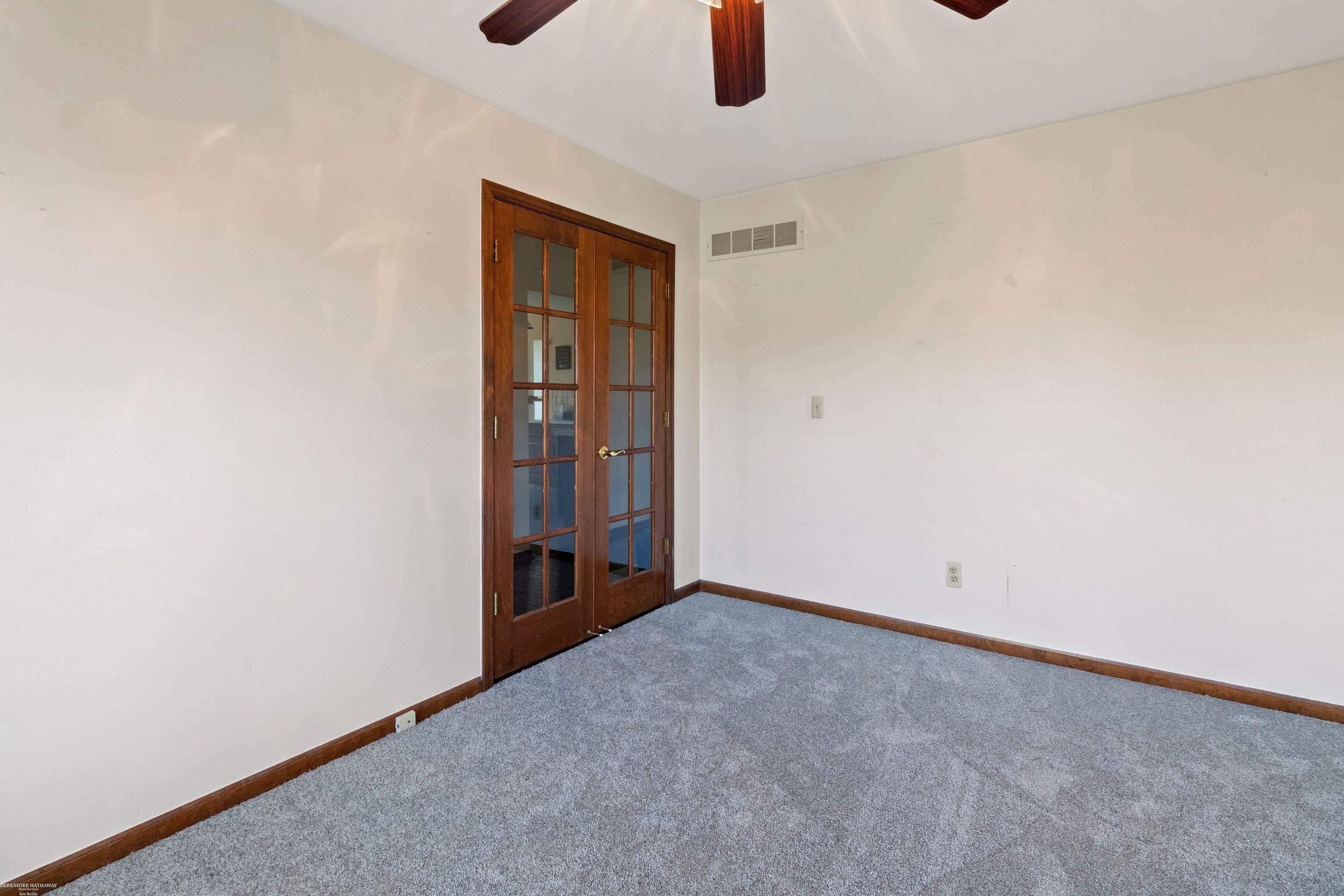 20120 Ridgeway Court Clinton Township, MI 48038 - Photo 16 of 32 50122148-15.JPG
