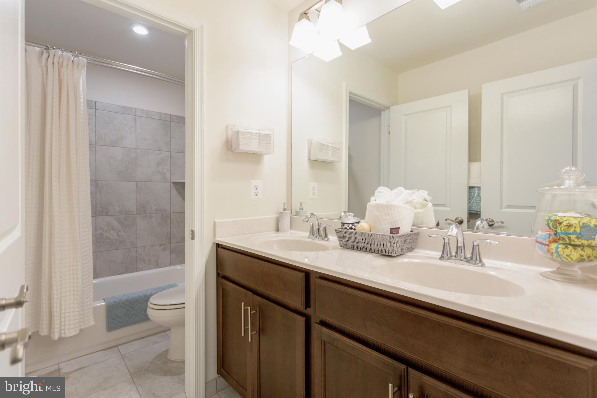 7254 Wright Road Hanover, MD 21076 - Photo 19 of 32 Hall Bath