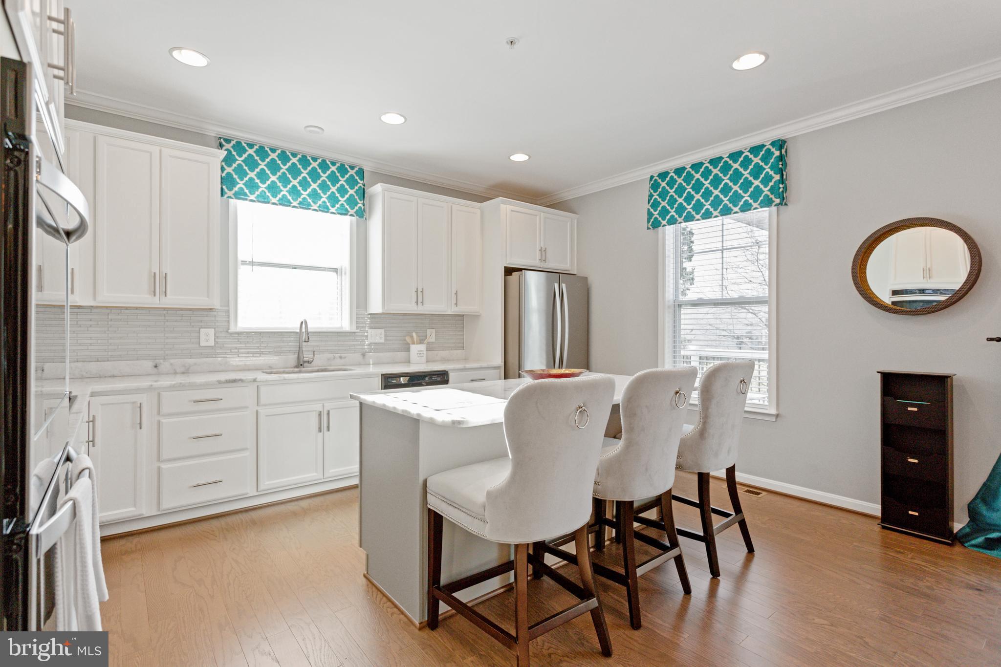 7254 Wright Road Hanover, MD 21076 - Photo 6 of 32 Kitchen with large island