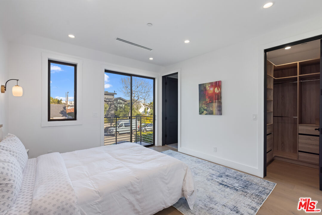 3021 Stanford Avenue Marina del Rey, CA 90292 - Photo 32 of 38 a bedroom with a bed and a dresser