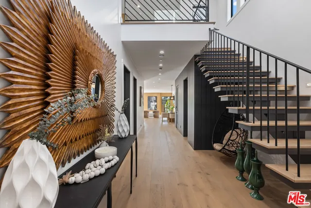 a view of entryway with a rug