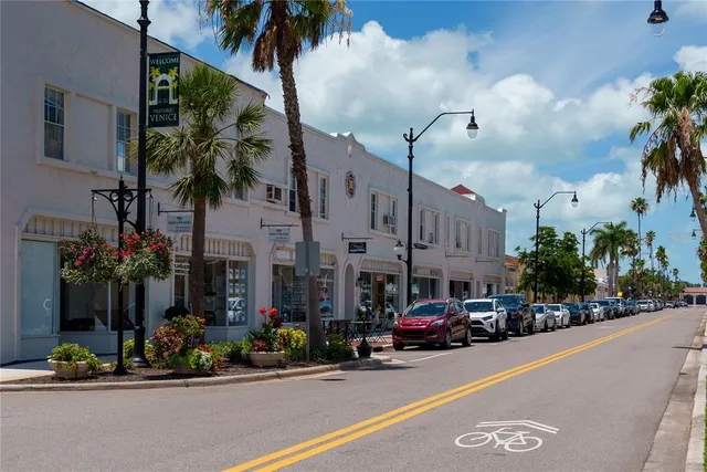 $1,020,000 | 507 Sante Joseph Street, Venice, FL 34285