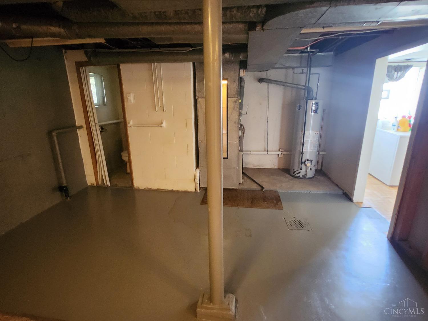 2318 Adams Road Cincinnati, OH 45231 - Photo 17 of 25 Gallery Image 17