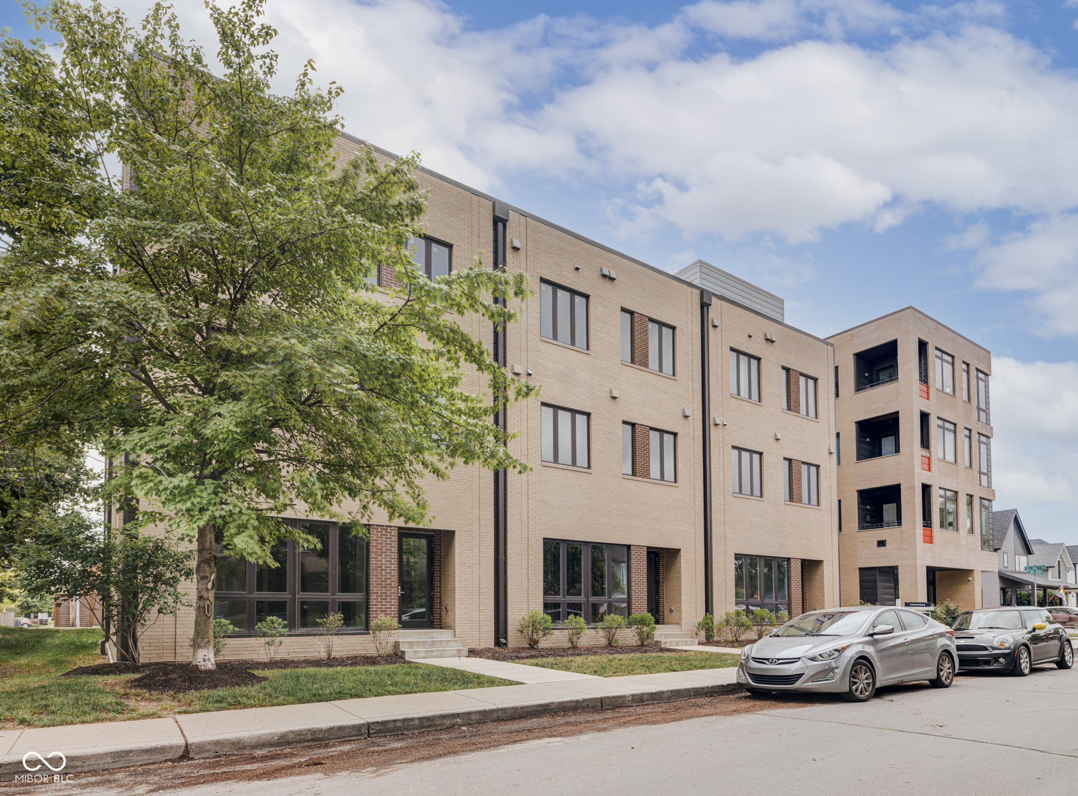 319 East 16th St Unit 207