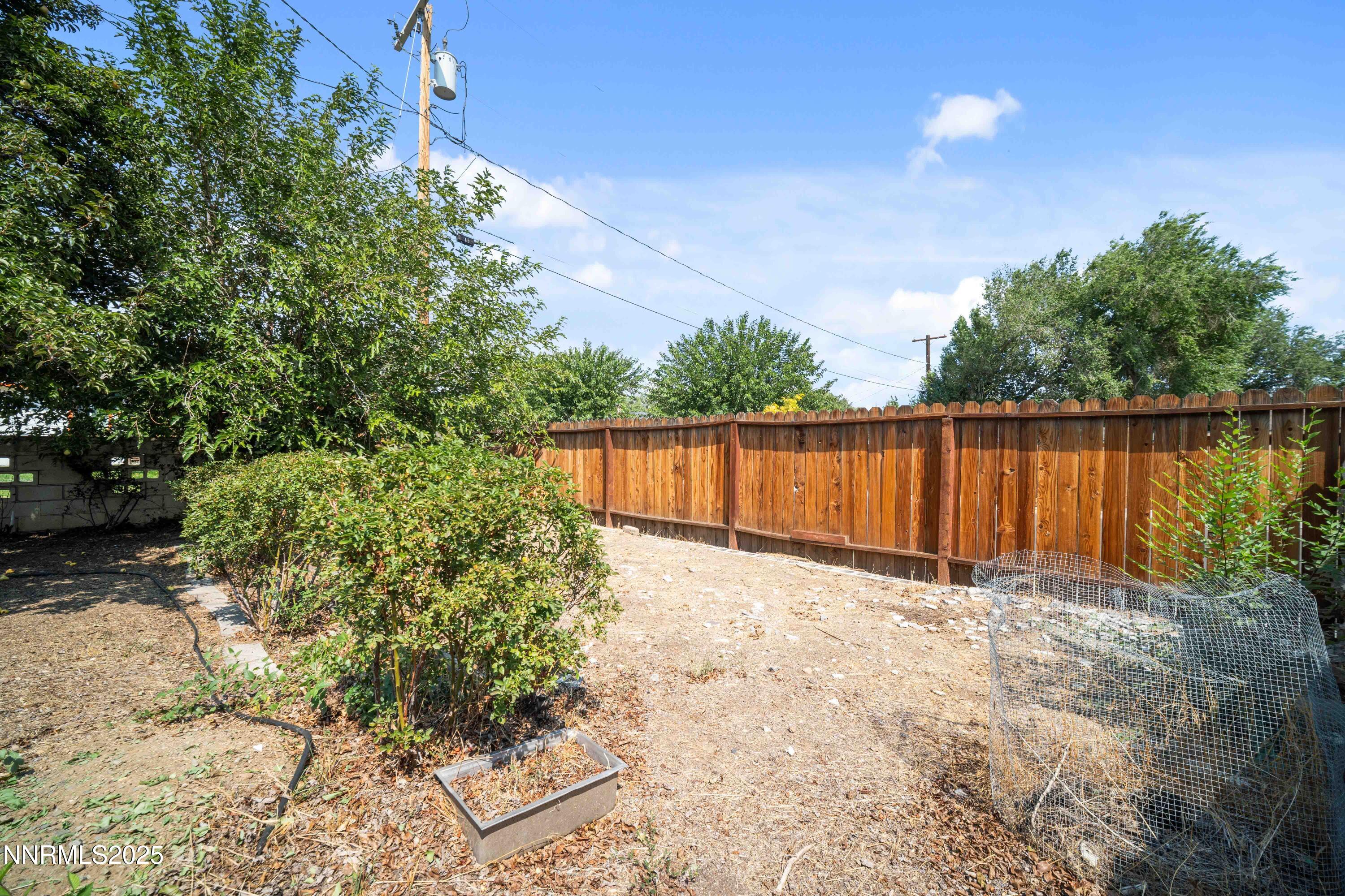1895 Citron Street Reno, NV 89512 - Photo 33 of 37 a backyard of a house with lots of green space