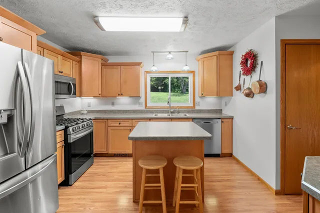 $479,900 | 22100 North Uldriks Drive, Battle Creek, MI 49017