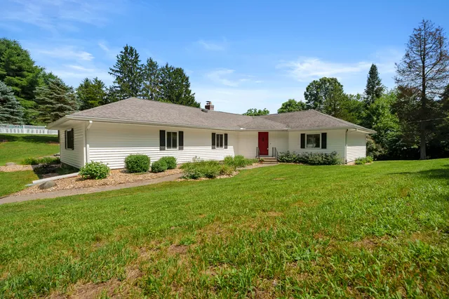 $479,900 | 22100 North Uldriks Drive, Battle Creek, MI 49017