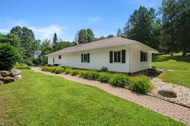 $479,900 | 22100 North Uldriks Drive, Battle Creek, MI 49017