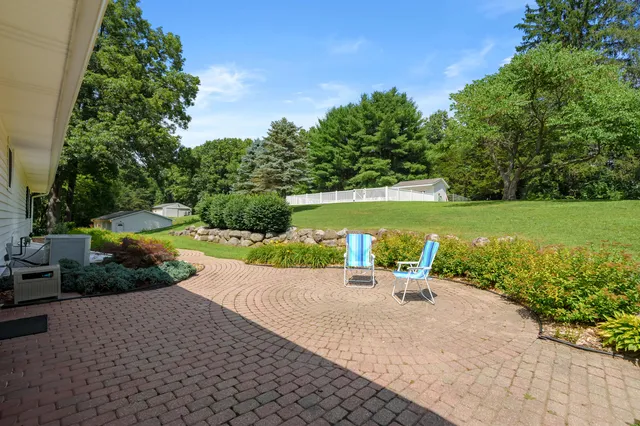 $479,900 | 22100 North Uldriks Drive, Battle Creek, MI 49017