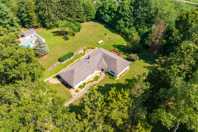 $479,900 | 22100 North Uldriks Drive, Battle Creek, MI 49017