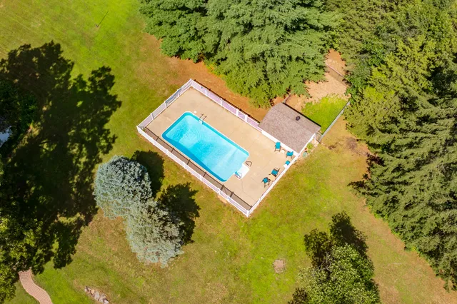 $479,900 | 22100 North Uldriks Drive, Battle Creek, MI 49017