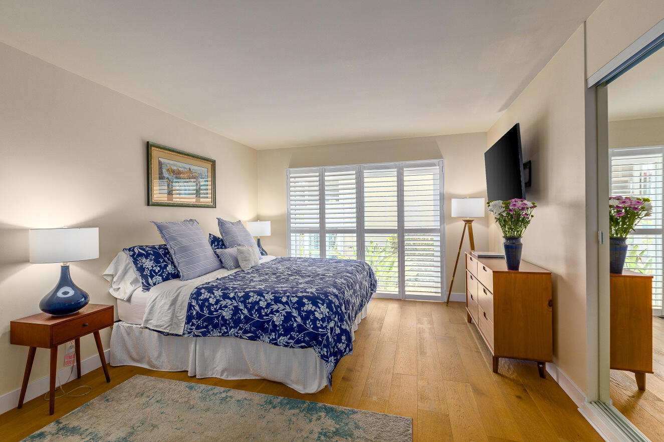 2645 State Street, Unit 2 Santa Barbara, CA 93105 - Photo 11 of 36 Spacious guest bedroom