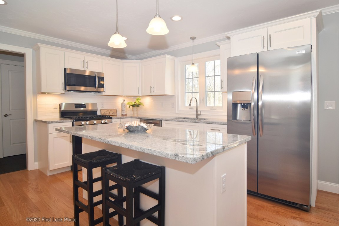 24 Lantern Road Lincoln, RI 02865 - Photo 4 of 40 Gallery Image 4