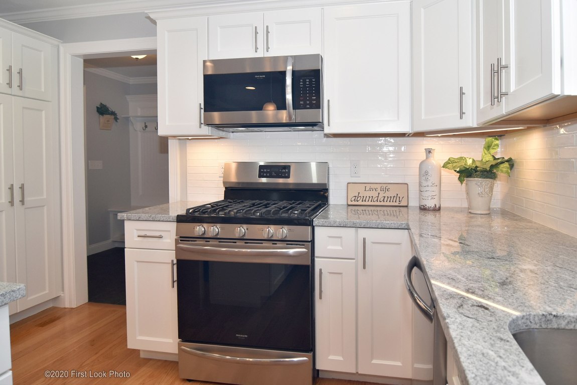 24 Lantern Road Lincoln, RI 02865 - Photo 7 of 40 Gallery Image 7