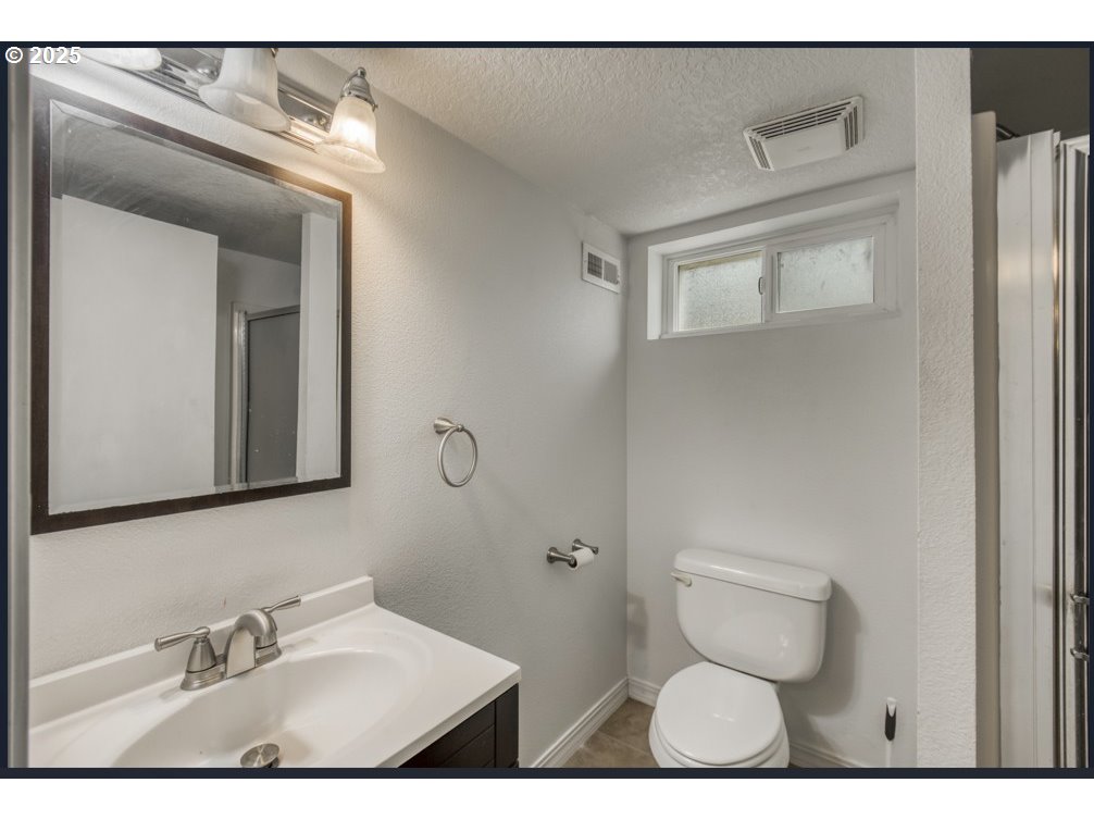 3406 Northeast 79th Avenue Portland, OR 97213 - Photo 15 of 30 Bathroom