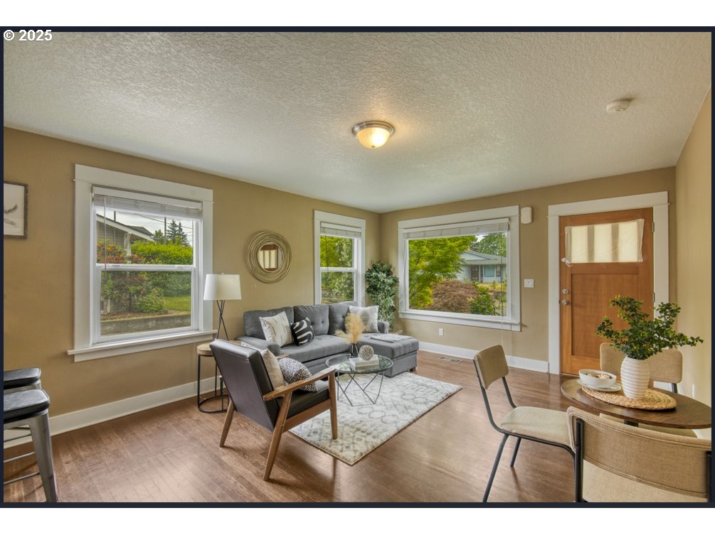 3406 Northeast 79th Avenue Portland, OR 97213 - Photo 2 of 30 Entrance/Foyer